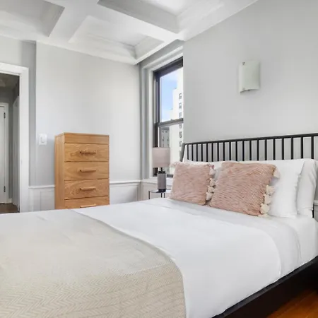 Uws 1br W Doorman Elevator Gym Nr Central Park Nyc-660 * New York