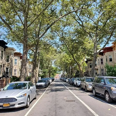 Cozy, Large And Fully Furnished - Near The L Train Homestay