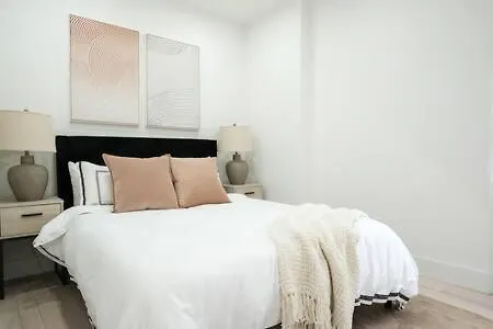 3br 2baths With Private Outdoors *