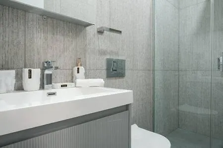 3br 2baths With Private Outdoors