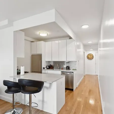 Apartment Flat In The Bush New York