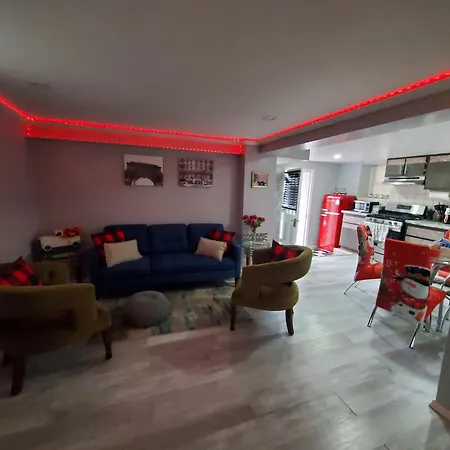 Lovely 2 Bedroom With 2 Entrance And Parking With A Fee