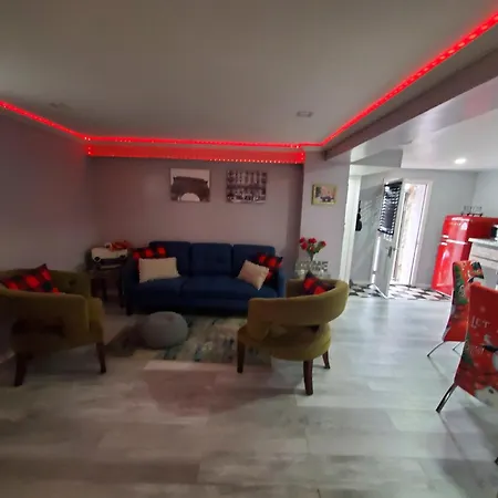 Apartment Lovely 2 Bedroom With 2 Entrance And Parking With A Fee