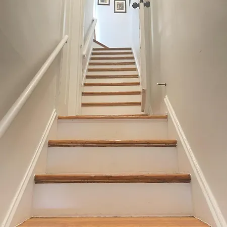 Spacious Studio Near Ditmars Blvd * New York