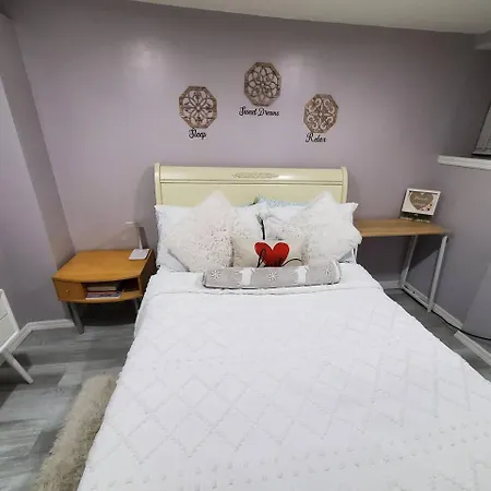 Apartment Lovely 2 Bedroom With 2 Entrance And Parking With A Fee *