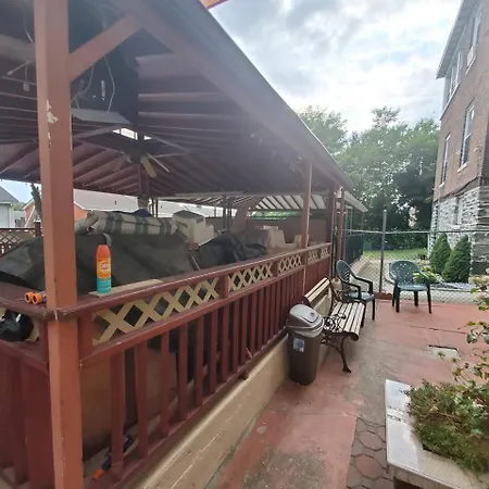 Lovely 2 Bedroom With 2 Entrance And Parking With A Fee