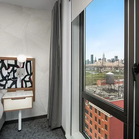 Hotel Springhill By Marriott Queens
