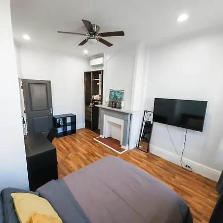 Homestay Historic Bushwick, Brooklyn Brownstone