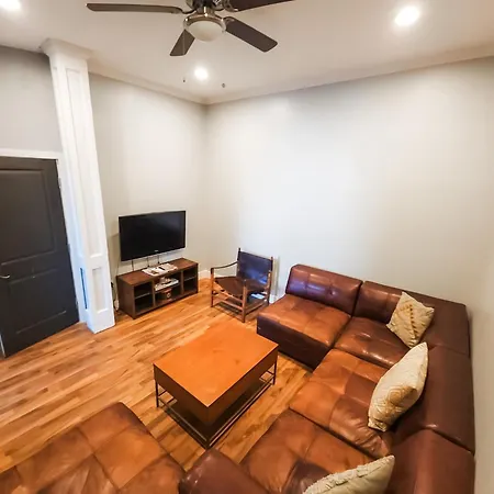 Historic Bushwick, Brooklyn Brownstone Homestay New York