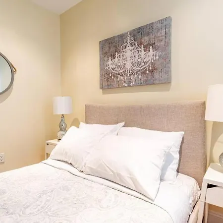 Apartment 3 Bed Modern Apt In Prime Location *