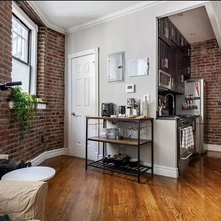 At The Heart Of East Village 1 *