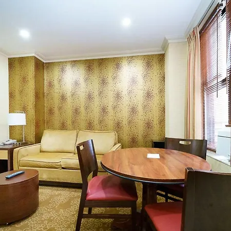 Bright And Comfy 2 Bedroom In East Side Apartment New York