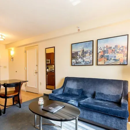 Spacious 1 Bedroom Unit In Prime Location