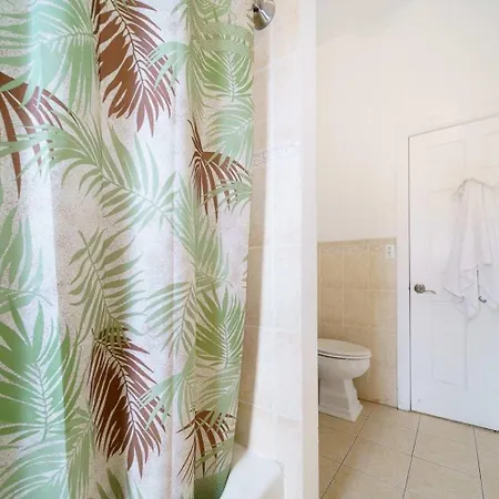 Spacious 1 Bedroom Unit In Prime Location New York