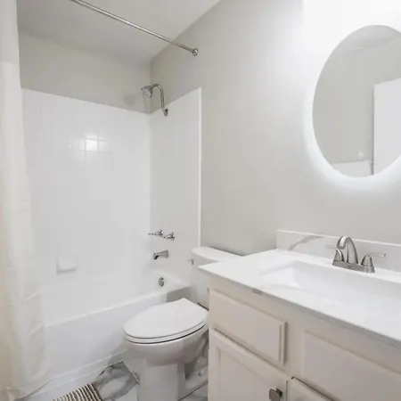 A Very Special Apt - Lots Of Light And Space Please Contact The Landlord To Book A Apartment