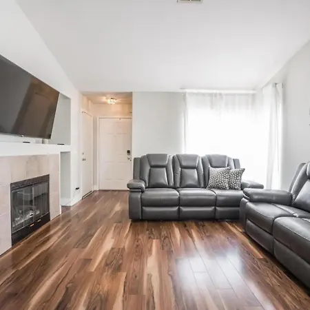 Apartment A Very Special Apt - Lots Of Light And Space Please Contact The Landlord To Book A *