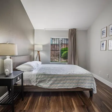 A Very Special Apt - Lots Of Light And Space Please Contact The Landlord To Book A New York