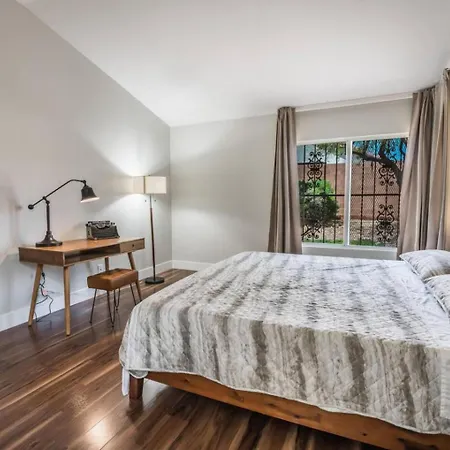 Apartment A Very Special Apt - Lots Of Light And Space Please Contact The Landlord To Book A