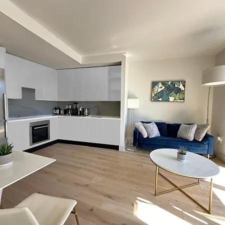 Large 1 Bedroom - Private Balcony - Luxury Building - Manhattan