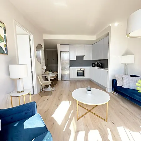 Apartment Large 1 Bedroom - Private Balcony - Luxury Building - Manhattan