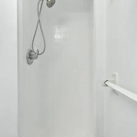 3bd Luxe Unit In Hells Kitchen *