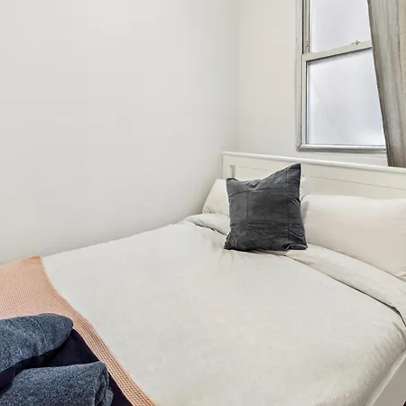 3bd Luxe Unit In Hells Kitchen * New York