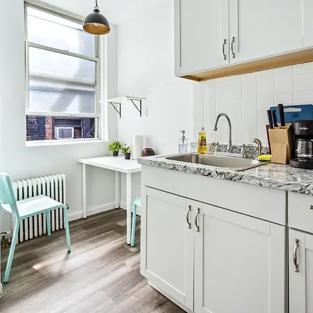 3bd Luxe Unit In Hells Kitchen *