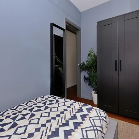 Monthly Nyc Rentals- Newly Designed 3 Bedroom Unit Apartment New York