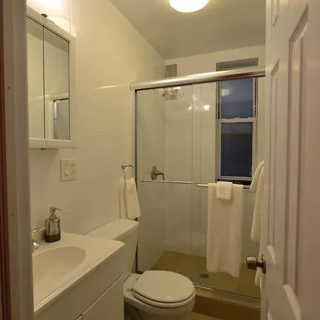 Lovely Two Bedroom Apt * New York