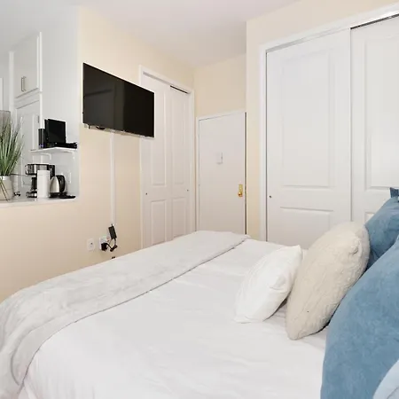 Apartment Monthly Nyc Rentals- Newly Designed Studio New York