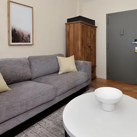 Apartment Monthly Nyc Rentals- Newly Designed 3 Bedroom Unit *