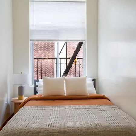 Wonderful 3br 1bath Only Steps From Times Square & Park * New York