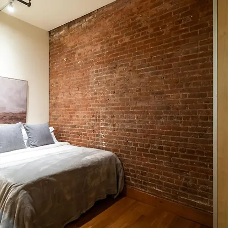Wonderful 3br 1bath Only Steps From Times Square & Park * New York