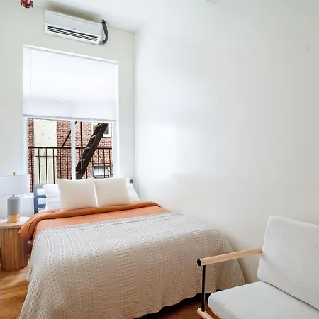 Wonderful 3br 1bath Only Steps From Times Square & Park Apartment