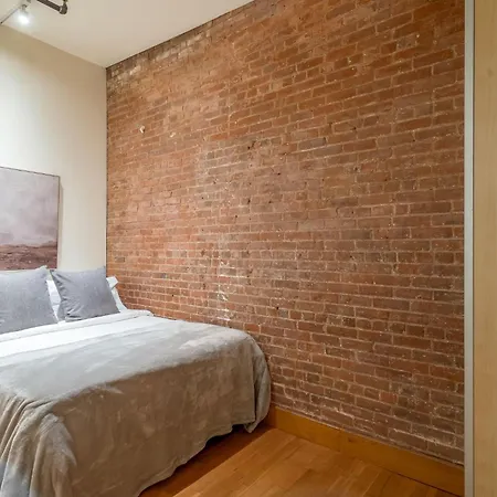 Wonderful 3br 1bath Only Steps From Times Square & Park Apartment *