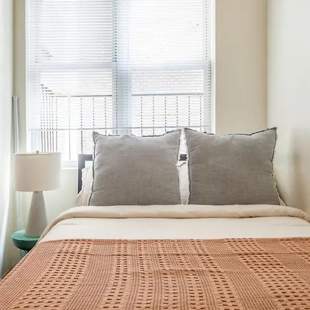Wonderful 3br 1bath Only Steps From Times Square & Park *