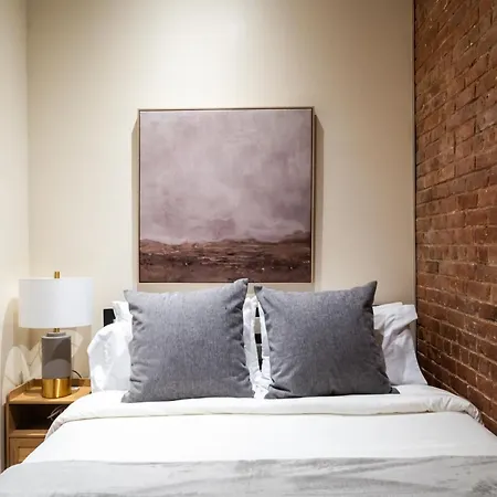 Wonderful 3br 1bath Only Steps From Times Square & Park Apartment