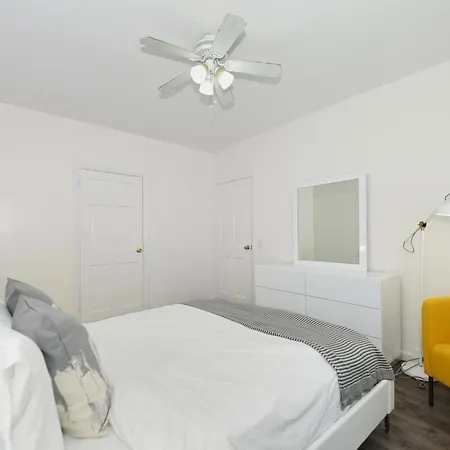 Monthly Nyc Rentals- Comfortable 4 Bedroom Unit New York