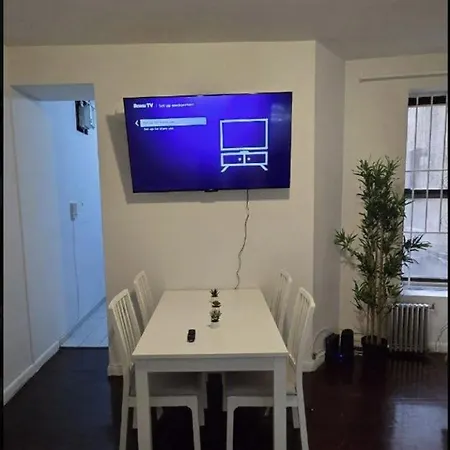 2 Bd Modern And Stylish Unit Apartment *
