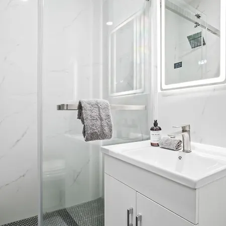 Cozy Close To The Guggenheim With Shared Bathroom *