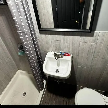 Lovely Private Guest Near Metro New York