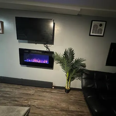 Lovely Private Guest Near Metro Apartment