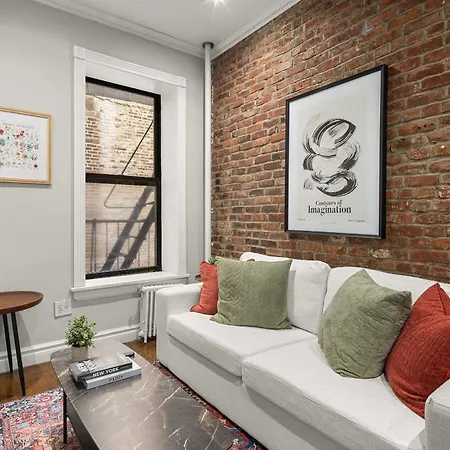 Eclectic Manhattan In Trendy Nolita Apartment New York