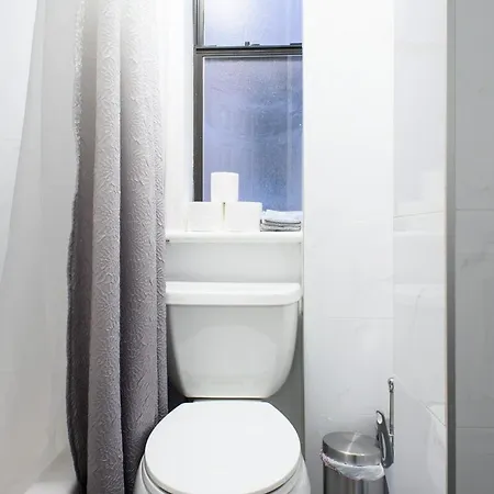 428-4r 2 Bedroom Newly Furnished *