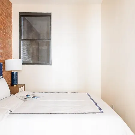 428-4r 2 Bedroom Newly Furnished *