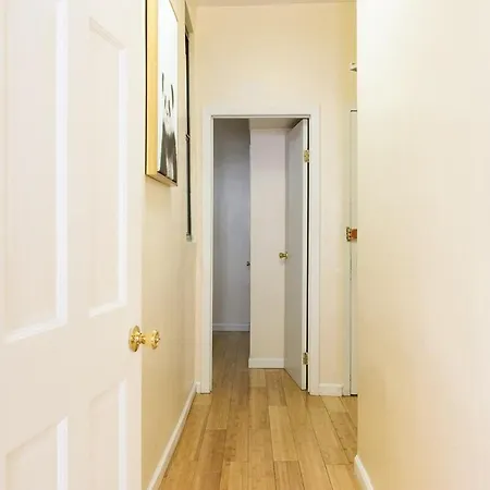 428-4r 2 Bedroom Newly Furnished New York