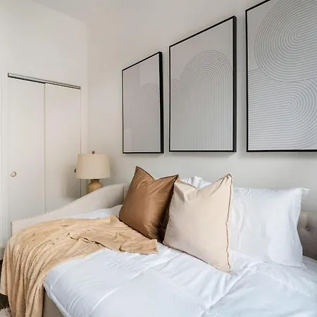 Apartment 91-2a Stylish 3br W&d Gym New York