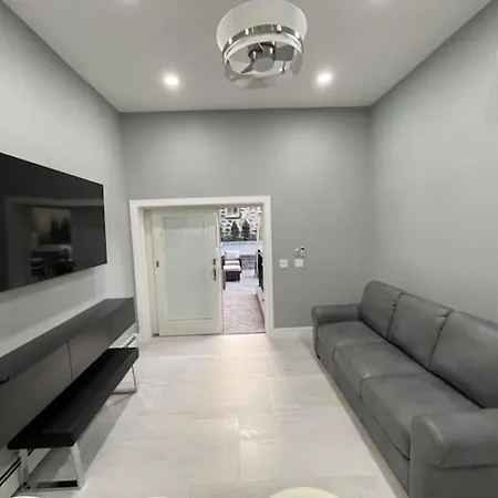 Spacious Najera Suite, Private Apt * New York