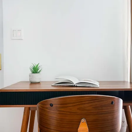 26-1c Gramercy Large 1br Wd *
