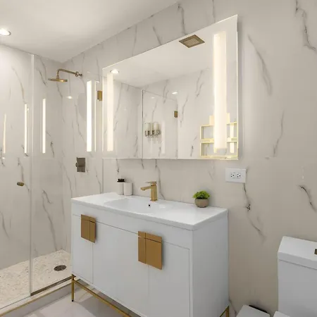 Rare Luxurious 1 Block From Time Square New York